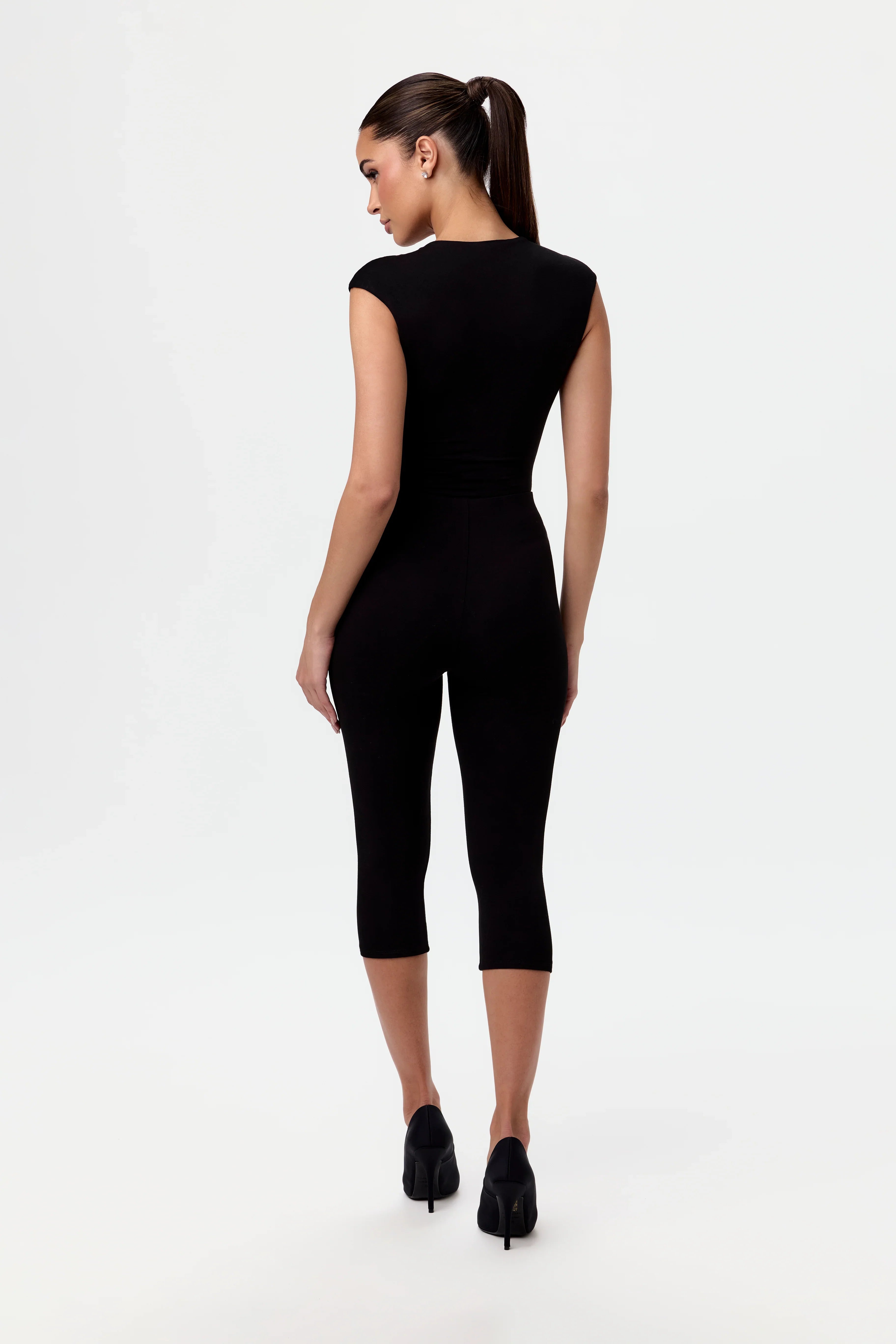 Smooth Sculpt Capri Legging