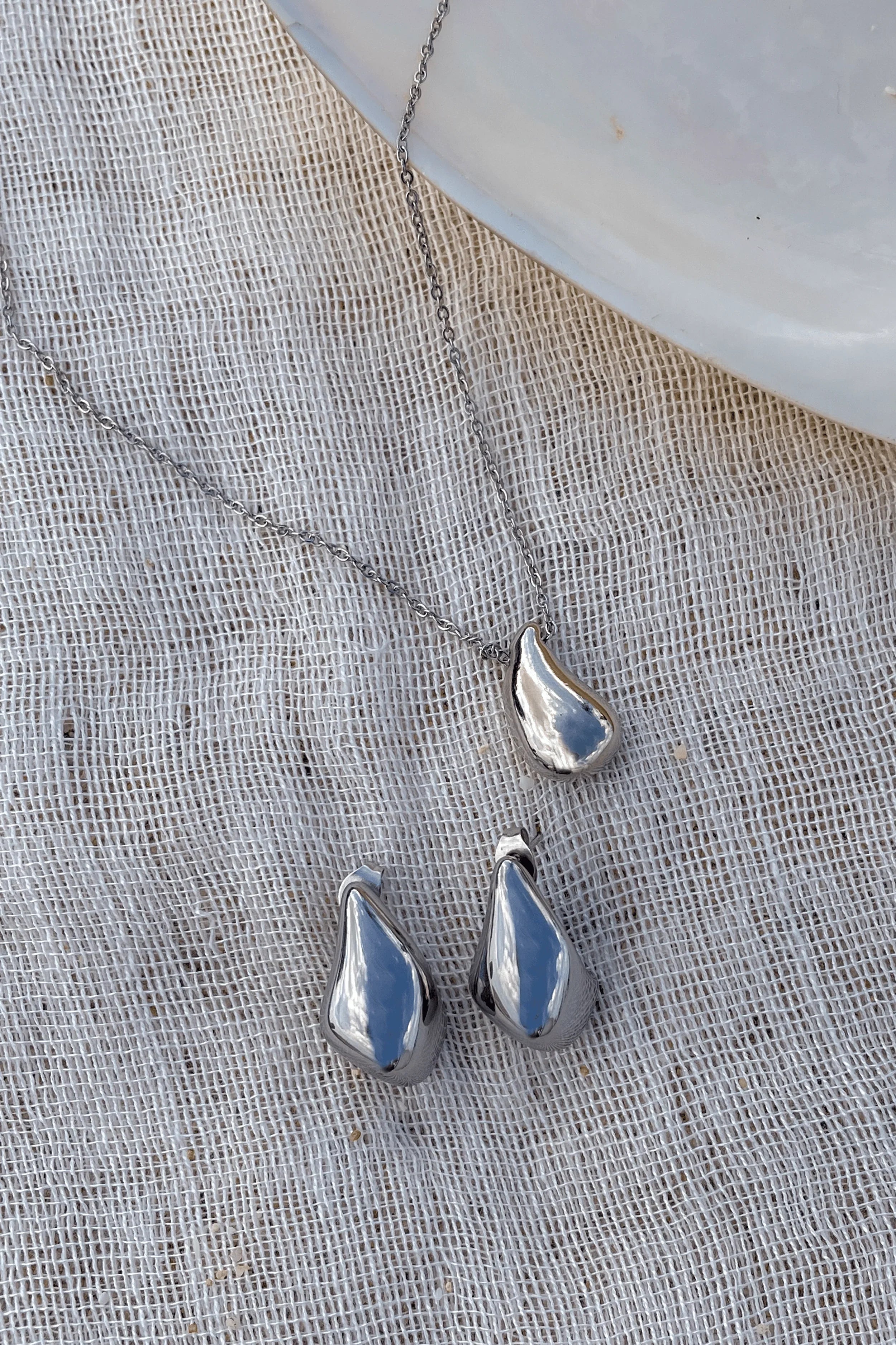 Ylva Necklace